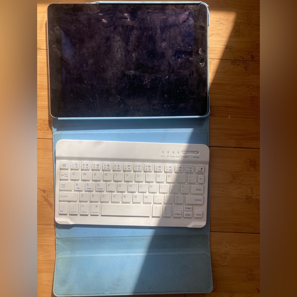 IPad Model A1566 with charger, keyboard, and case - Picture 2 of 4